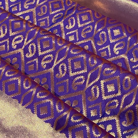 Banarasi silk sari in Purple ( dual toned) - Picture 5 of 10